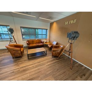 Complete set met bank, stoelen, tafels en lampen (bank072)
